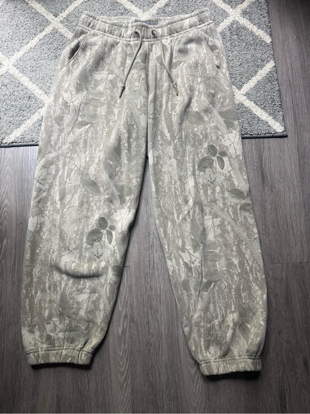 Abercrombie & Fitch Men's Camouflage Drawstring Joggers - Light Gray Soft